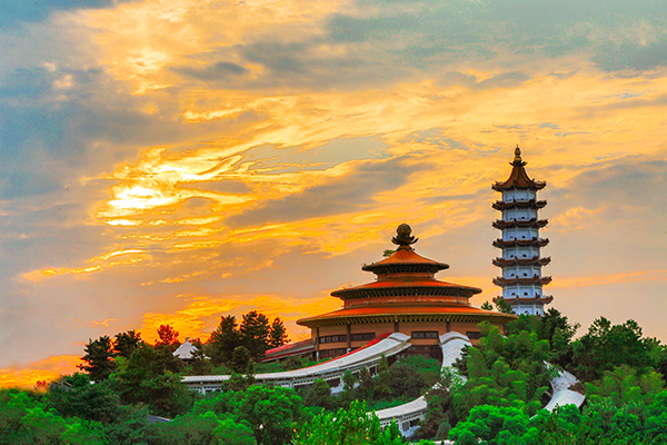 莲花山风景的介绍，莲花山碑林美丽的晚霞