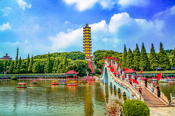 莲花山风景的介绍，莲花山旗袍秀活动